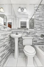 345 W 53rd St in New York, NY - Building Photo - Building Photo