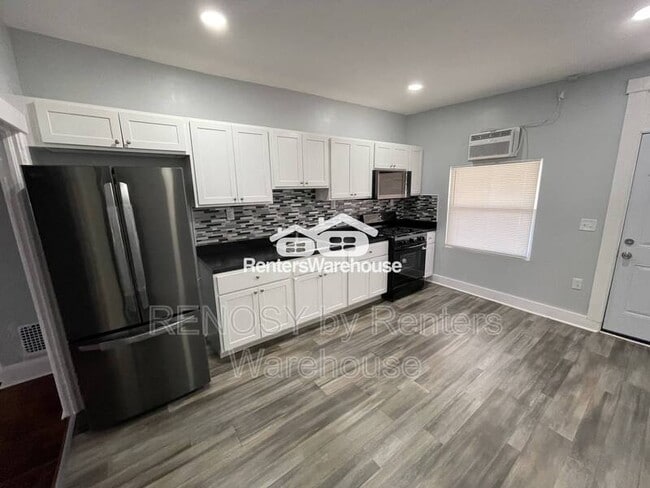 property at 2125 Cliftwood Ave