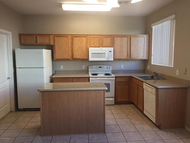 17634 W Mandalay Ln in Surprise, AZ - Building Photo - Building Photo