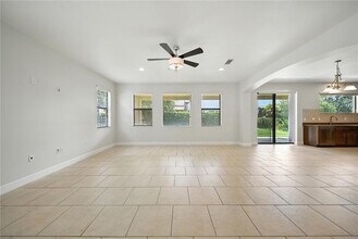 8209 Dunham Station Dr in Tampa, FL - Building Photo - Building Photo