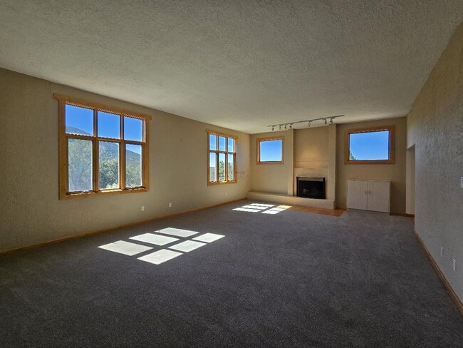 8 Ute Ln in Santa Fe, NM - Building Photo - Building Photo
