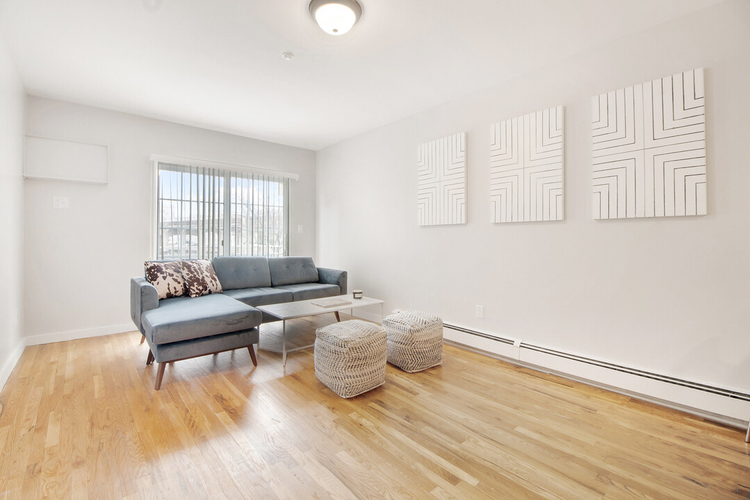 325 Beach 65th St in Queens, NY - Building Photo