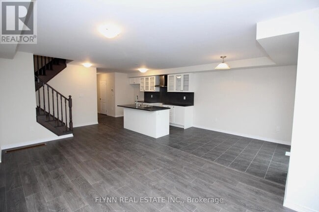 190 Esther Cres in Thorold, ON - Building Photo - Building Photo