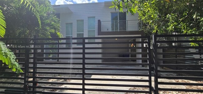 3790 Oak Ave in Miami, FL - Building Photo - Building Photo