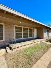 2632 W Ave N in San Angelo, TX - Foto de edificio - Building Photo