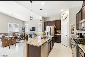 675 Tremaine Ct in Henderson, NV - Foto de edificio - Building Photo