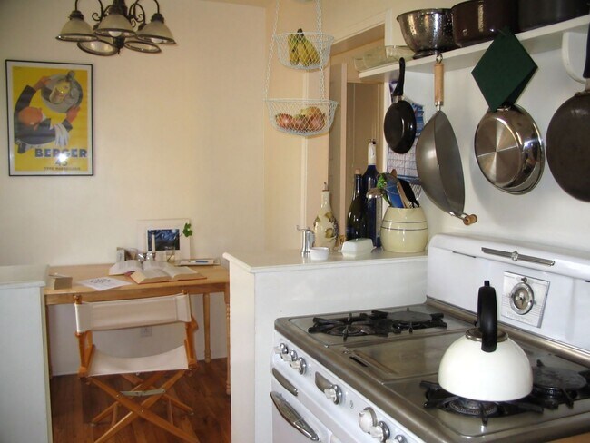 3116 Colorado Ave in Santa Monica, CA - Building Photo - Building Photo