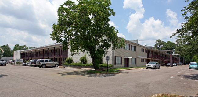 Courtyard Apartments in Mobile, AL - Building Photo - Building Photo