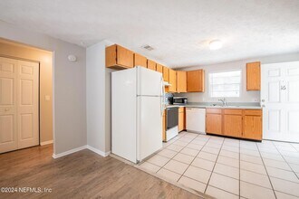 1016 2nd St S in Jacksonville Beach, FL - Building Photo - Building Photo