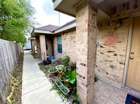 2410 W Hackberry Ave, Unit 3 Apartments