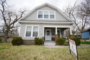407 N Chappell Hill St in Brenham, TX - Building Photo