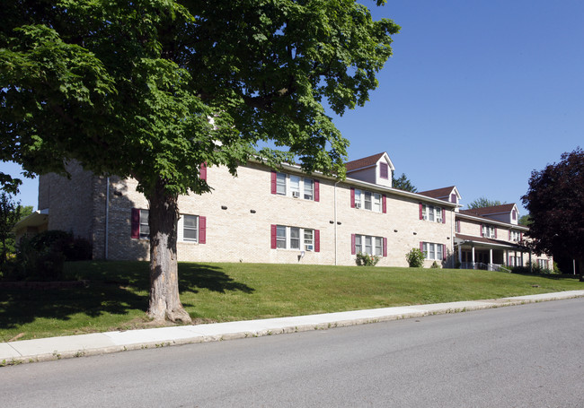 Mercer Manor in Mercer, PA - Building Photo - Building Photo