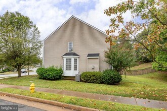 17575 Deweys Run Ln in Dumfries, VA - Building Photo - Building Photo