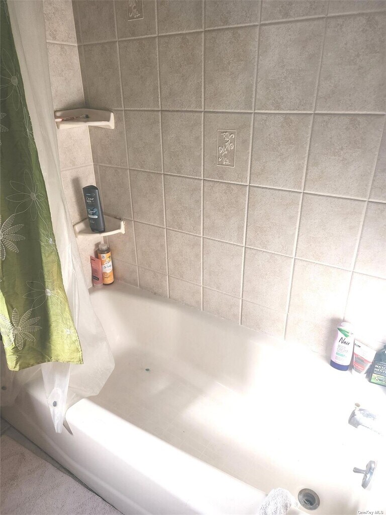 2 Leroy Ct Commack, NY Rental Homes and Apartments for Rent