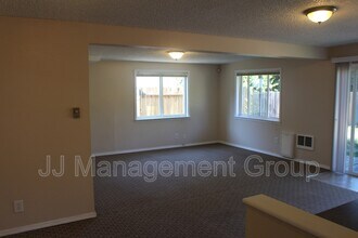 16020 SE 9th St in Bellevue, WA - Building Photo - Building Photo