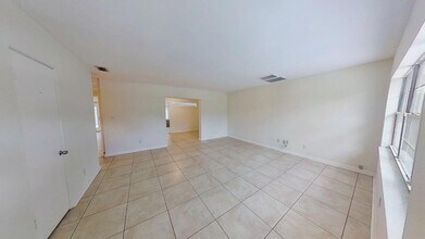 6374 Hampton Dr N in St. Petersburg, FL - Building Photo - Building Photo