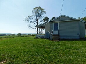 398 Shady Grove Ln in Berryville, VA - Building Photo - Building Photo