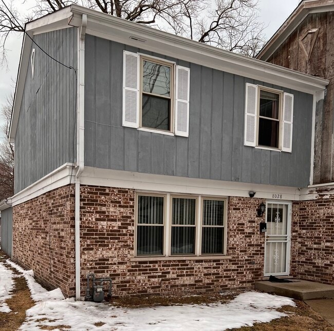 property at 8028 S Kingston Ave