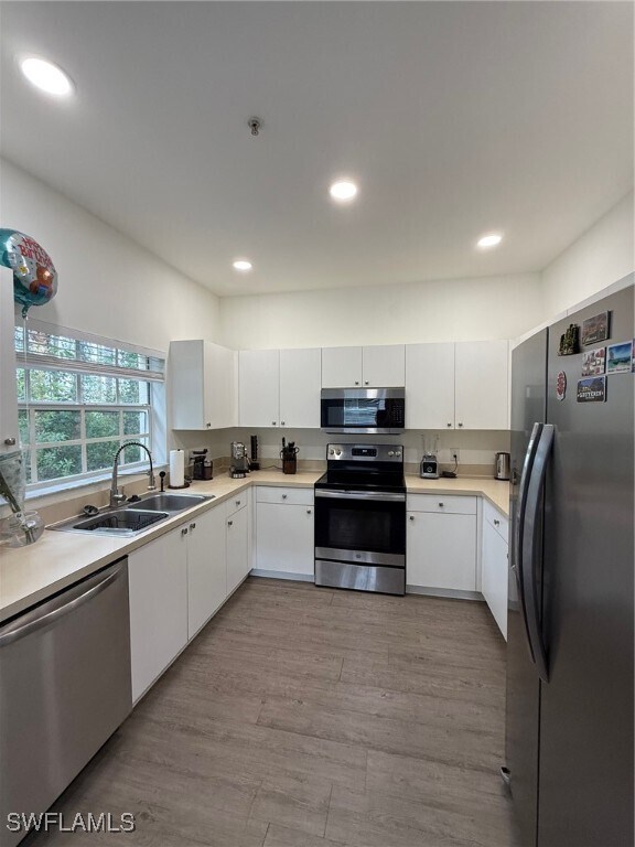 3305 Lisa Ln