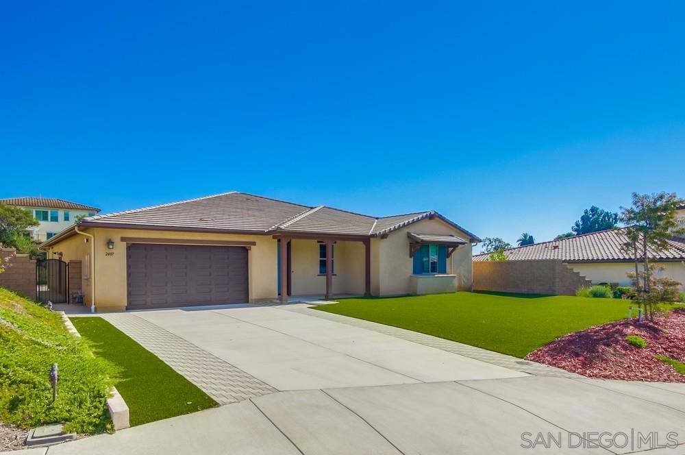 2407 Medley Ln in Escondido, CA - Building Photo