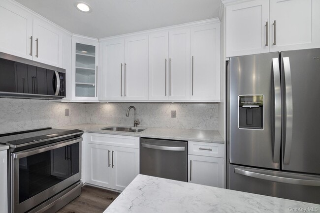 30 Westgate Dr in Bohemia, NY - Building Photo - Building Photo