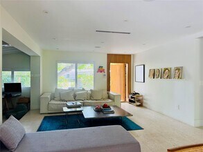 365 Ridgewood Rd in Key Biscayne, FL - Building Photo - Building Photo