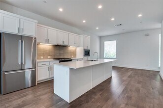 1771 Mccoy St in Dallas, TX - Foto de edificio - Building Photo