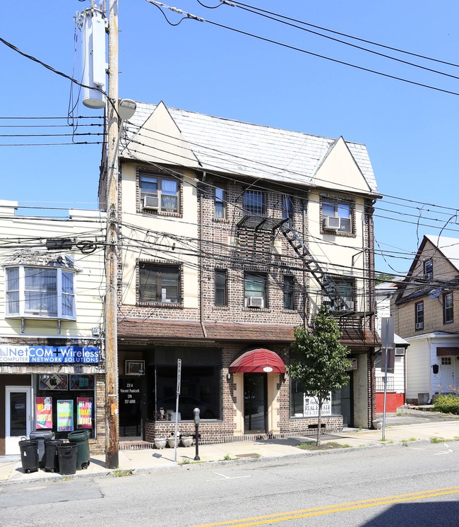 231 Main St in Eastchester, NY - Building Photo - Building Photo