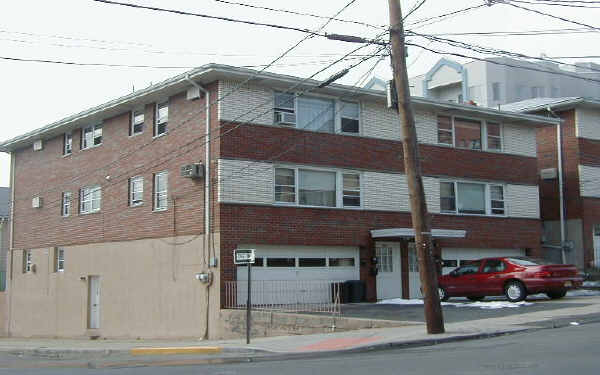 260-262 Cliff St in Fairview, NJ - Building Photo