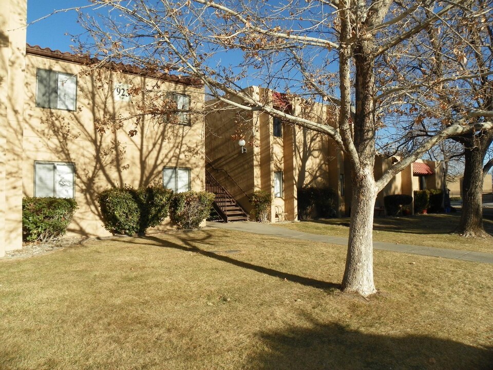 923 Country Club Dr SE in Rio Rancho, NM - Building Photo