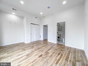 1537 N 33rd St, Unit C in Philadelphia, PA - Foto de edificio - Building Photo