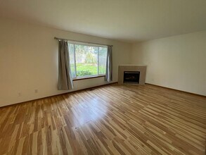 1626 SW 7th Ave in Oak Harbor, WA - Building Photo - Building Photo