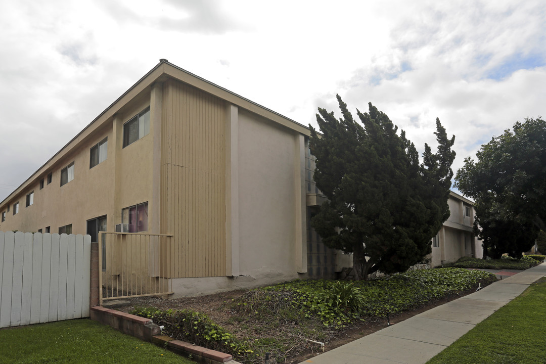 12424 Breezewood Dr in Whittier, CA - Building Photo