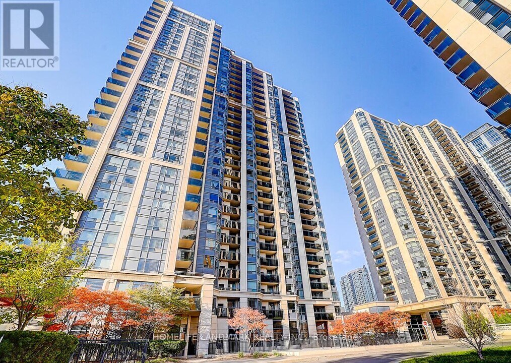 155 Beecroft Rd in Toronto, ON - Building Photo