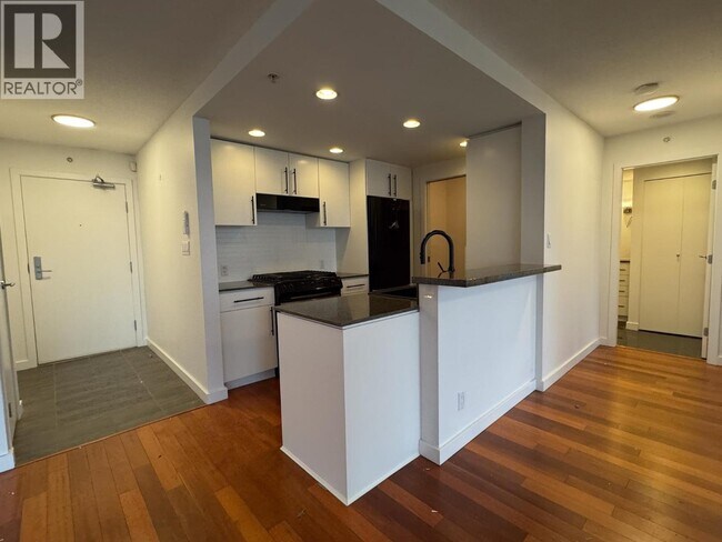 455 Beach Crescent in Vancouver, BC - Building Photo - Building Photo