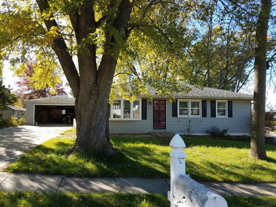 217 Red Wing Rd SW in Cedar Rapids, IA - Building Photo