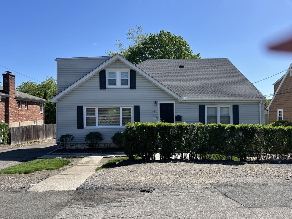 68 Columbus Ave in Pleasantville, NY - Building Photo