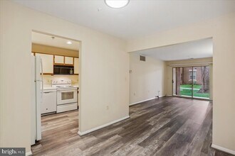 18401 Guildberry Dr, Unit 104 in Gaithersburg, MD - Building Photo - Building Photo