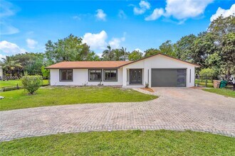 4700 SW 110th Ave in Davie, FL - Building Photo - Building Photo