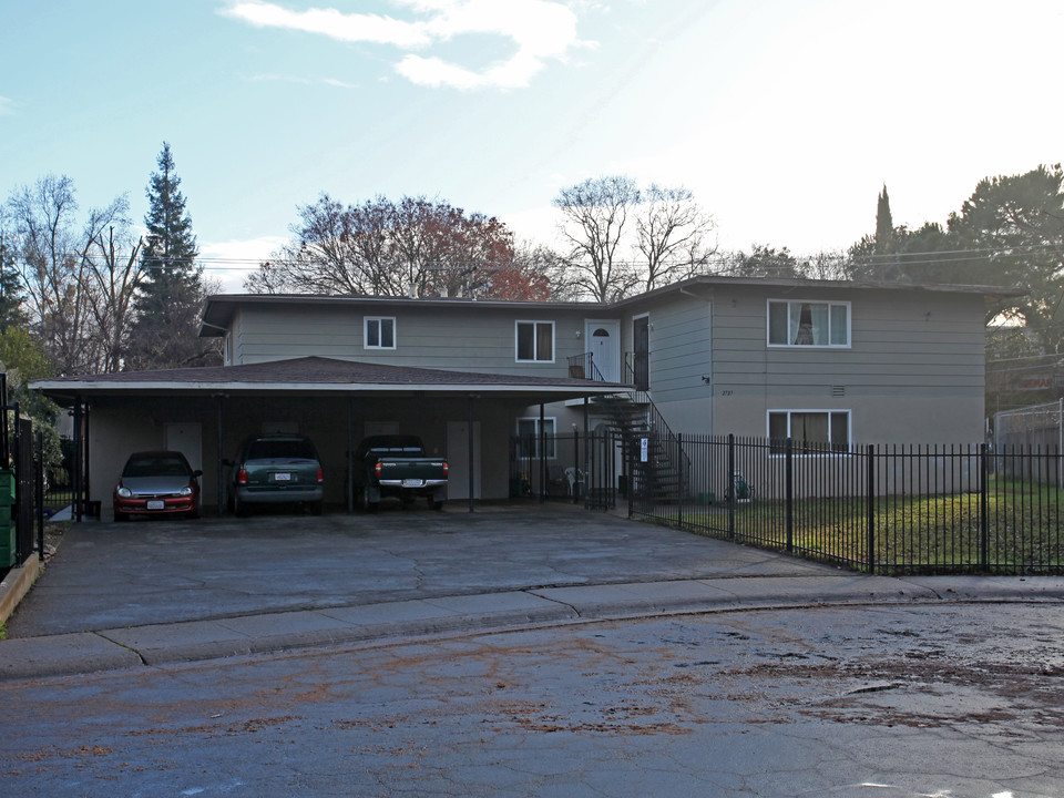 2727 El Parque Cor in Rancho Cordova, CA - Foto de edificio