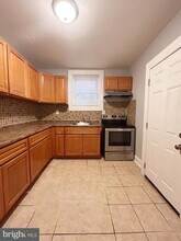 2512 S 66th St in Philadelphia, PA - Foto de edificio - Building Photo