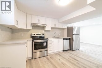 196 Upper Paradise Rd in Hamilton, ON - Building Photo - Building Photo