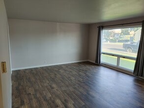 214 E 6Th Ave, Unit 214 in Moses Lake, WA - Building Photo - Building Photo