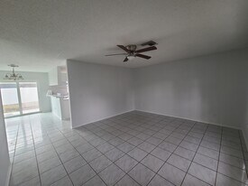 9511 Pembridge Ct in Tampa, FL - Building Photo