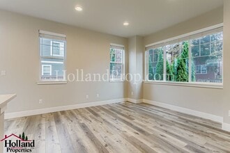 4415 SE Lone Oak St in Hillsboro, OR - Foto de edificio - Building Photo