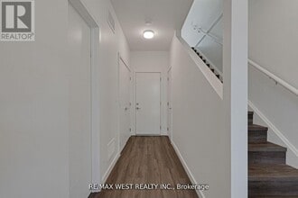 10 Rainwater Ln in Barrie, ON - Building Photo - Building Photo