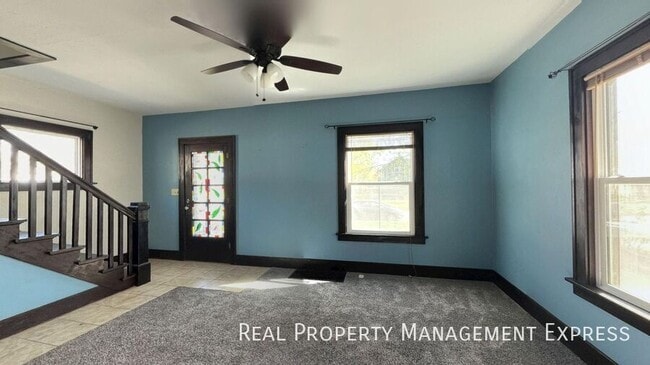 3 Bedroom 1 Bathroom Home For Rent In Siou in Sioux Falls, SD - Foto de edificio - Building Photo