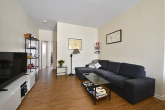 385 Van Brunt St in Brooklyn, NY - Building Photo - Interior Photo