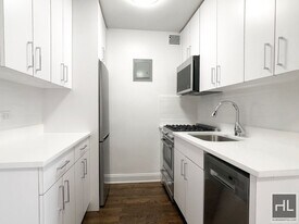 E 88th St, Unit 8C in New York, NY - Building Photo