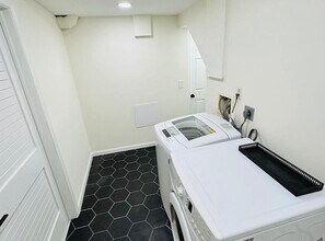 1033 Riva Ridge Dr in Great Falls, VA - Foto de edificio - Building Photo